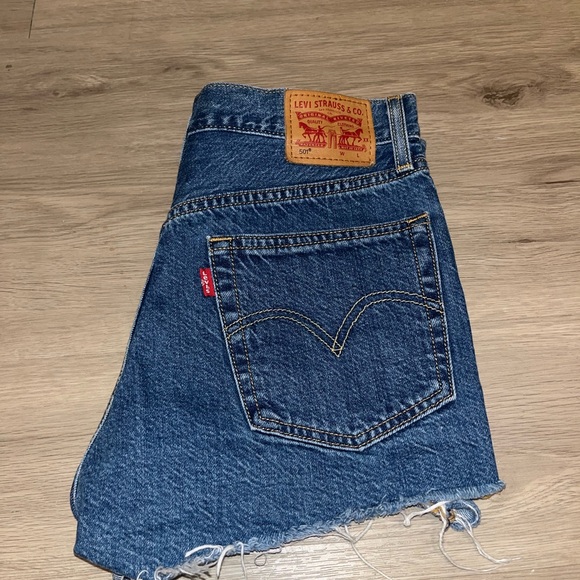 Levi Jean Shorts - Picture 1 of 4